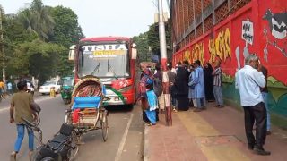 ঢাবির টিএসসিতে বহিরাগত কয়েকটি গাড়ি, ৪ জন আটক