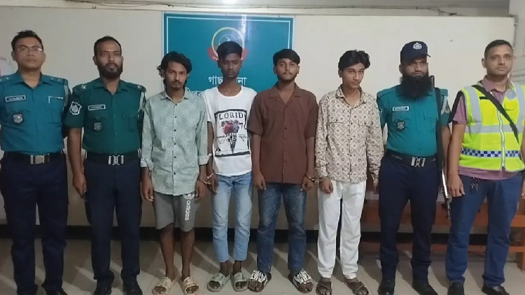বাটা শোরুমসহ দোকান ভাঙচুরের ঘটনায় গ্রেপ্তার ৪