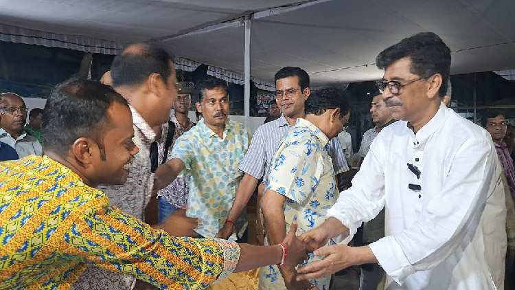 'মাইনোরিটি মেজোরিটি মানি না, মাইনোরিটি বলে অন্যকে খাটো করা হয়'