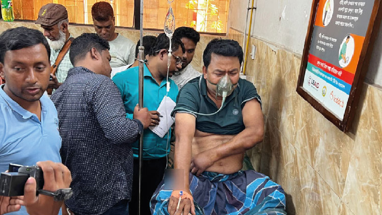 কলেজশিক্ষককে পিটিয়ে দুই হাত ভেঙে দিলেন বিএনপি কর্মীরা
