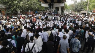 ৬ দফা দাবিতে পলিটেকনিক শিক্ষার্থীদের রাজধানীর সাতরাস্তা মোড় অবরোধ