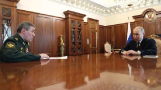 ইস্টার সানডে উপলক্ষে ৩০ ঘণ্টা যুদ্ধবিরতি ঘোষণা করলেন পুতিন