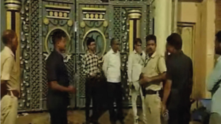 পশ্চিমবঙ্গে তৃণমূল মুসলিম বিধায়কের বাড়িতে ভাঙচুর, লুটপাট